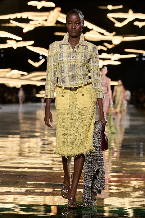00073-chanel-spring-2027-ready-to-wear-credit-gorunway.jpg 1.jpg