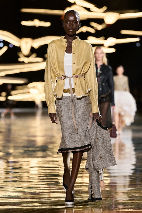 00013-chanel-spring-2027-ready-to-wear-credit-gorunway.jpg 1 (1).jpg
